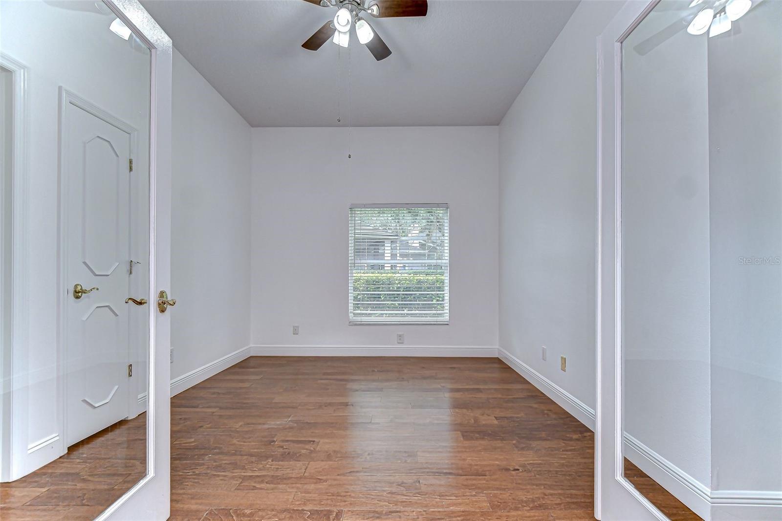 Listing photo id 42 for 6407 Renwick Circle