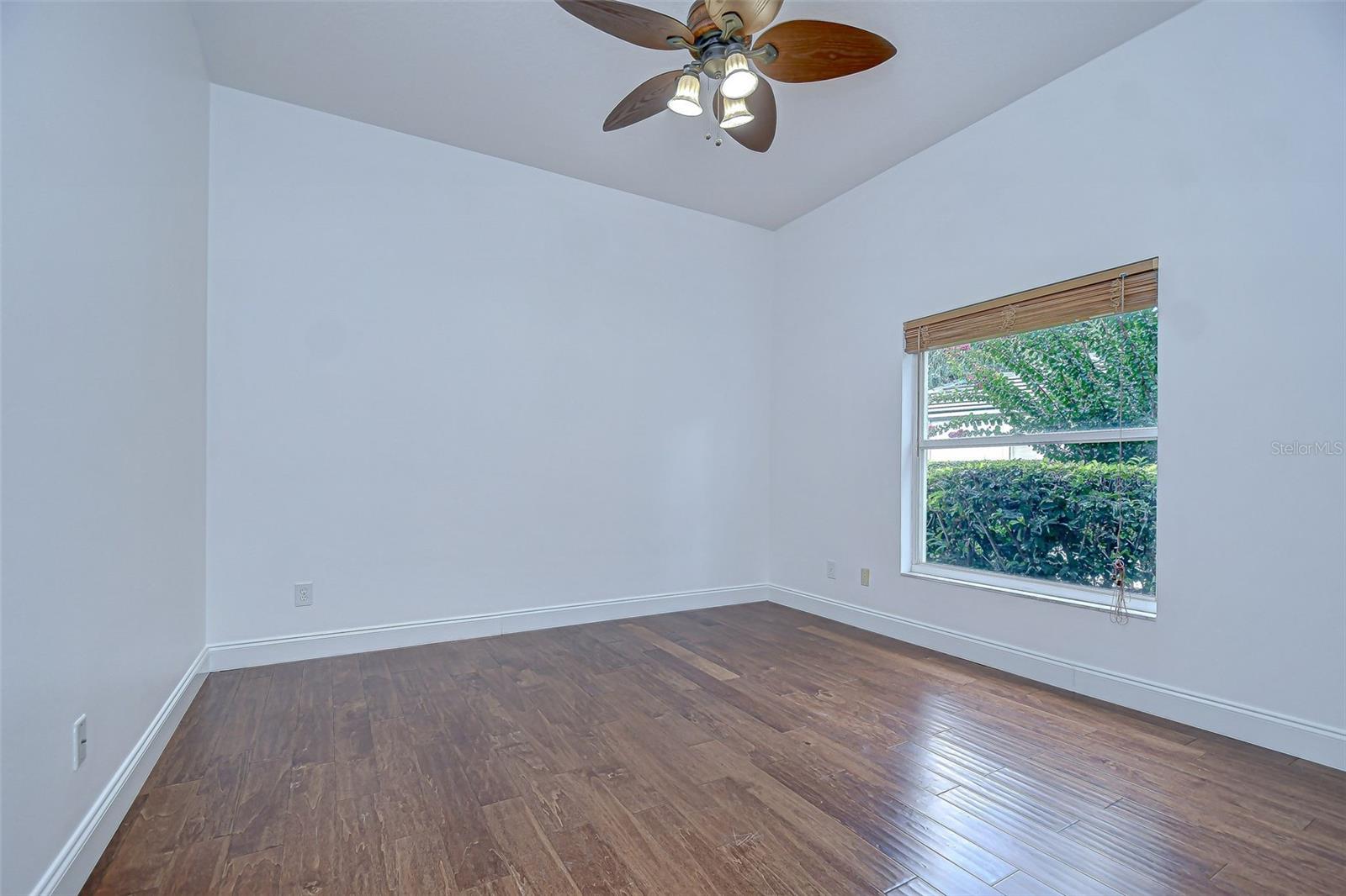 Listing photo id 44 for 6407 Renwick Circle