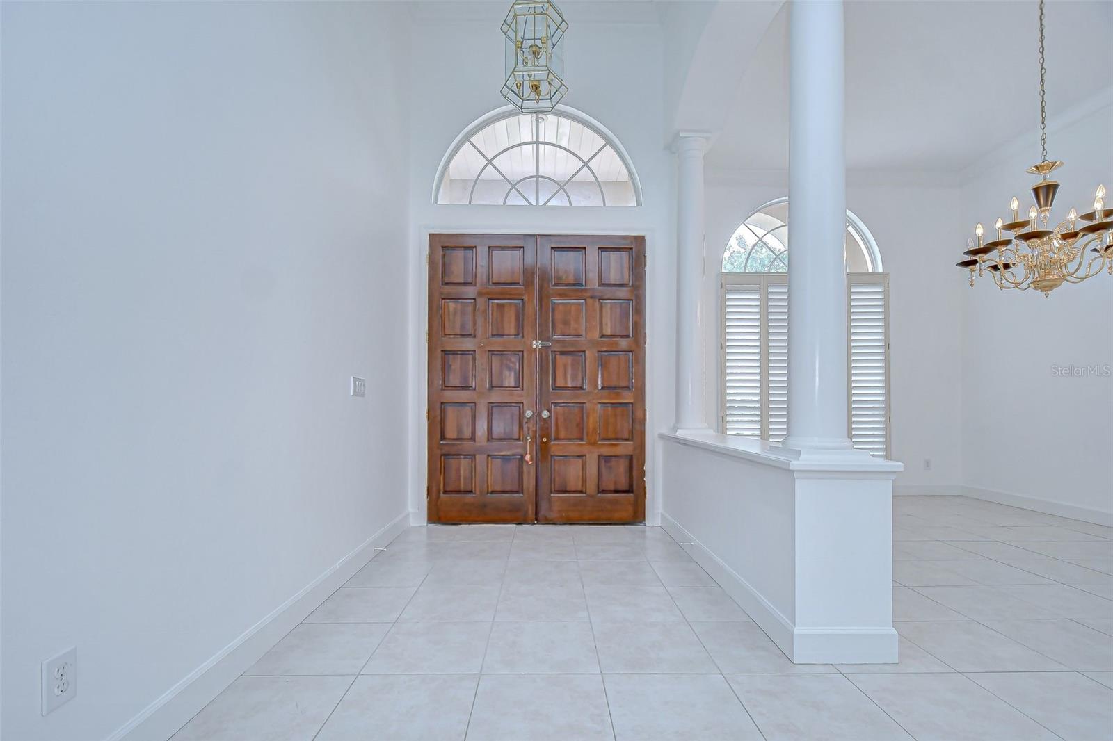 Listing photo id 3 for 6407 Renwick Circle