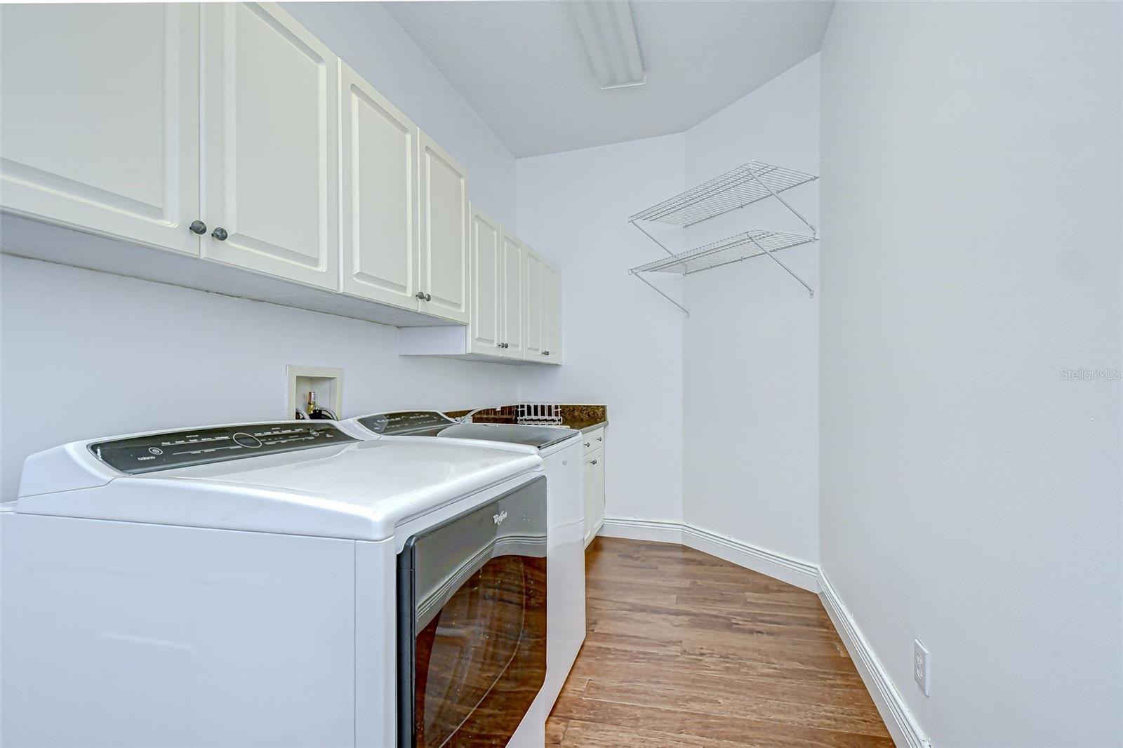 Listing photo id 48 for 6407 Renwick Circle