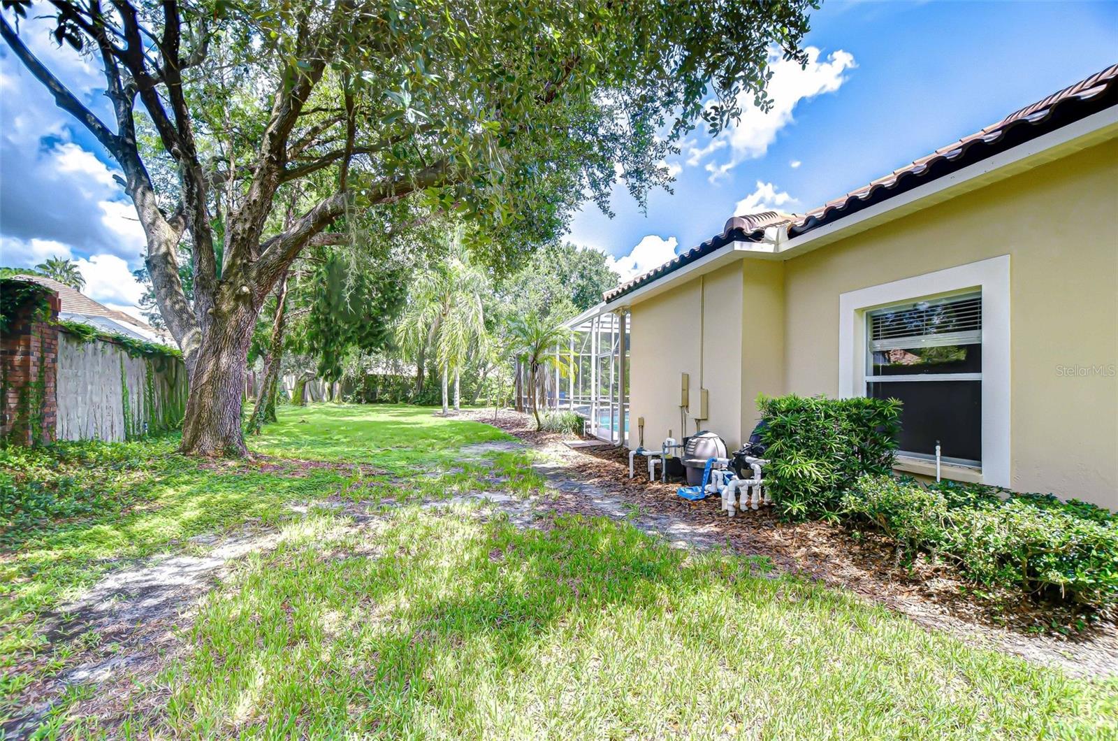 Listing photo id 56 for 6407 Renwick Circle