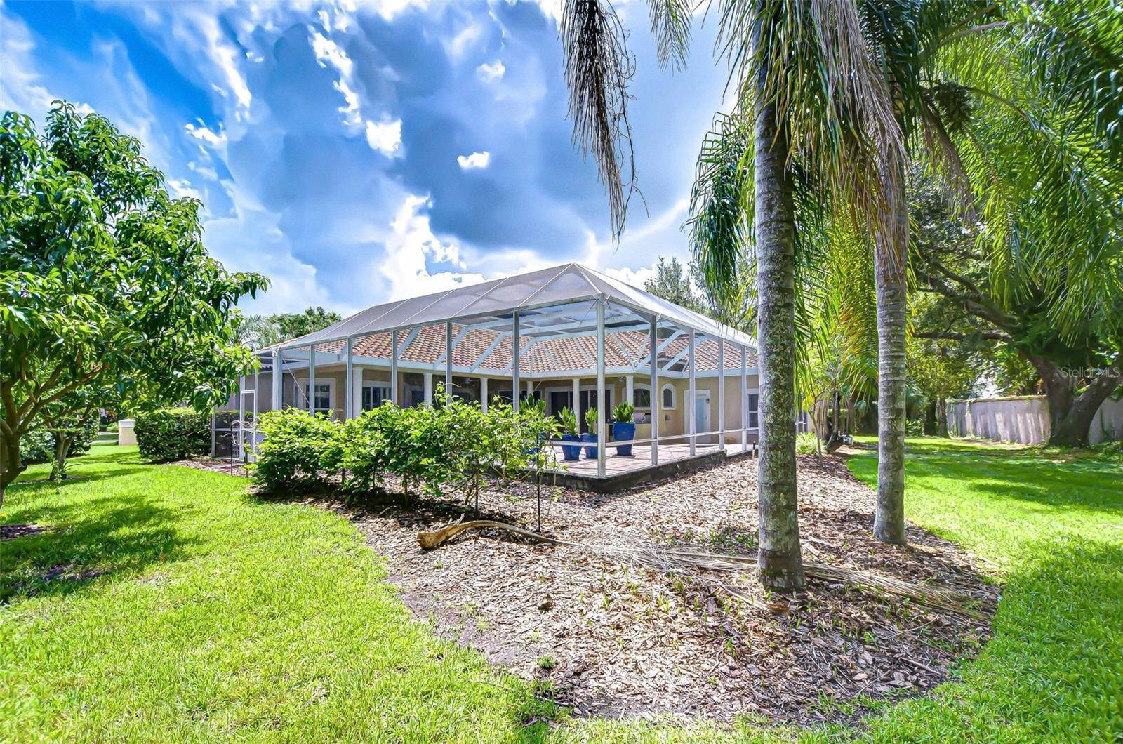 Listing photo id 60 for 6407 Renwick Circle