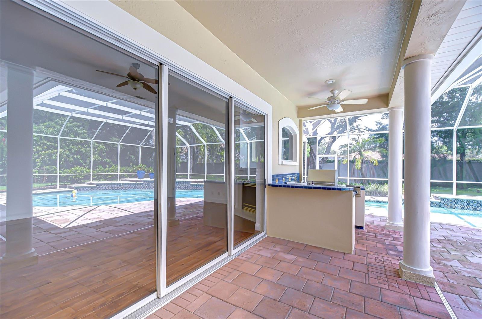 Listing photo id 65 for 6407 Renwick Circle