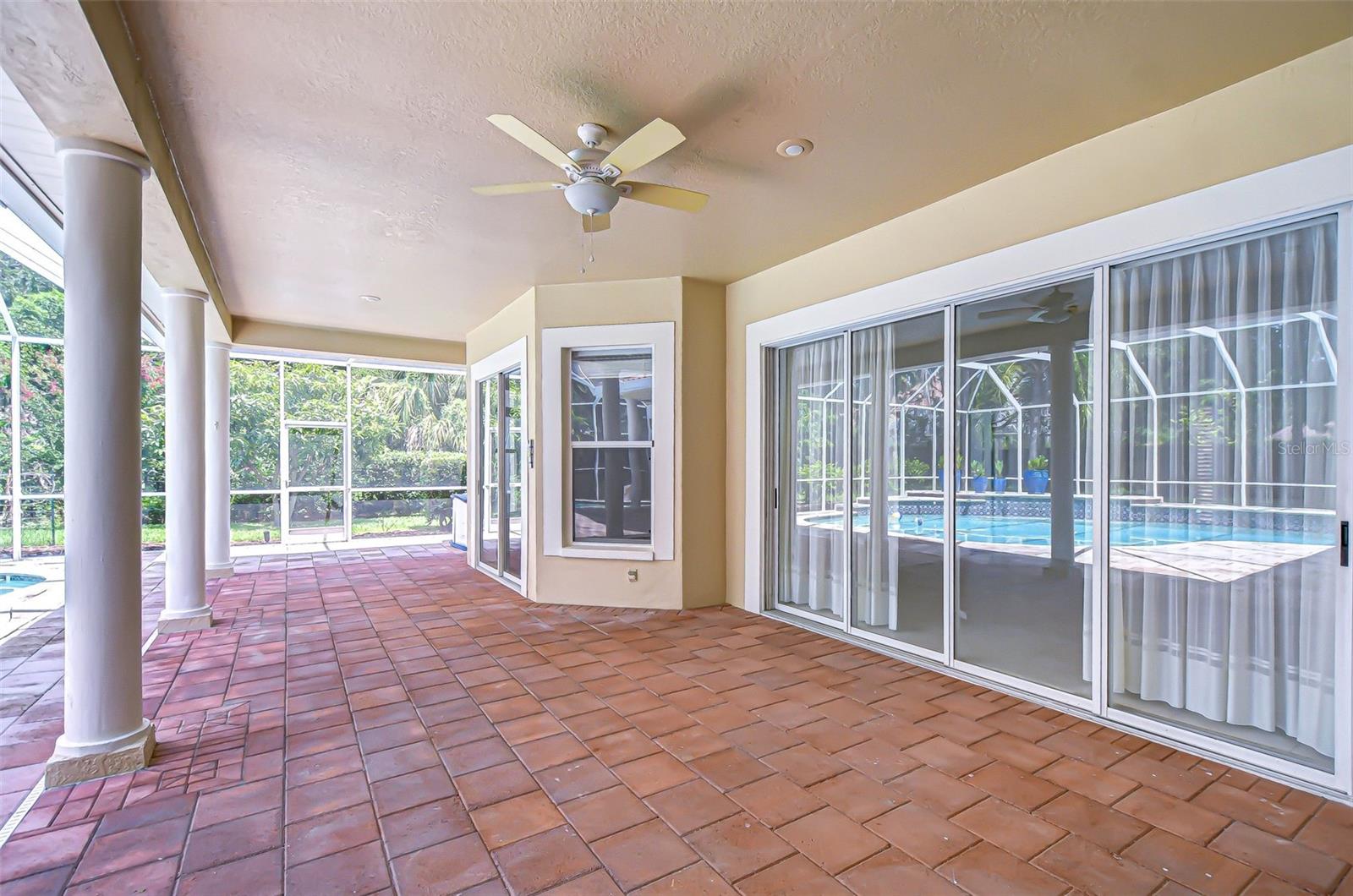 Listing photo id 66 for 6407 Renwick Circle