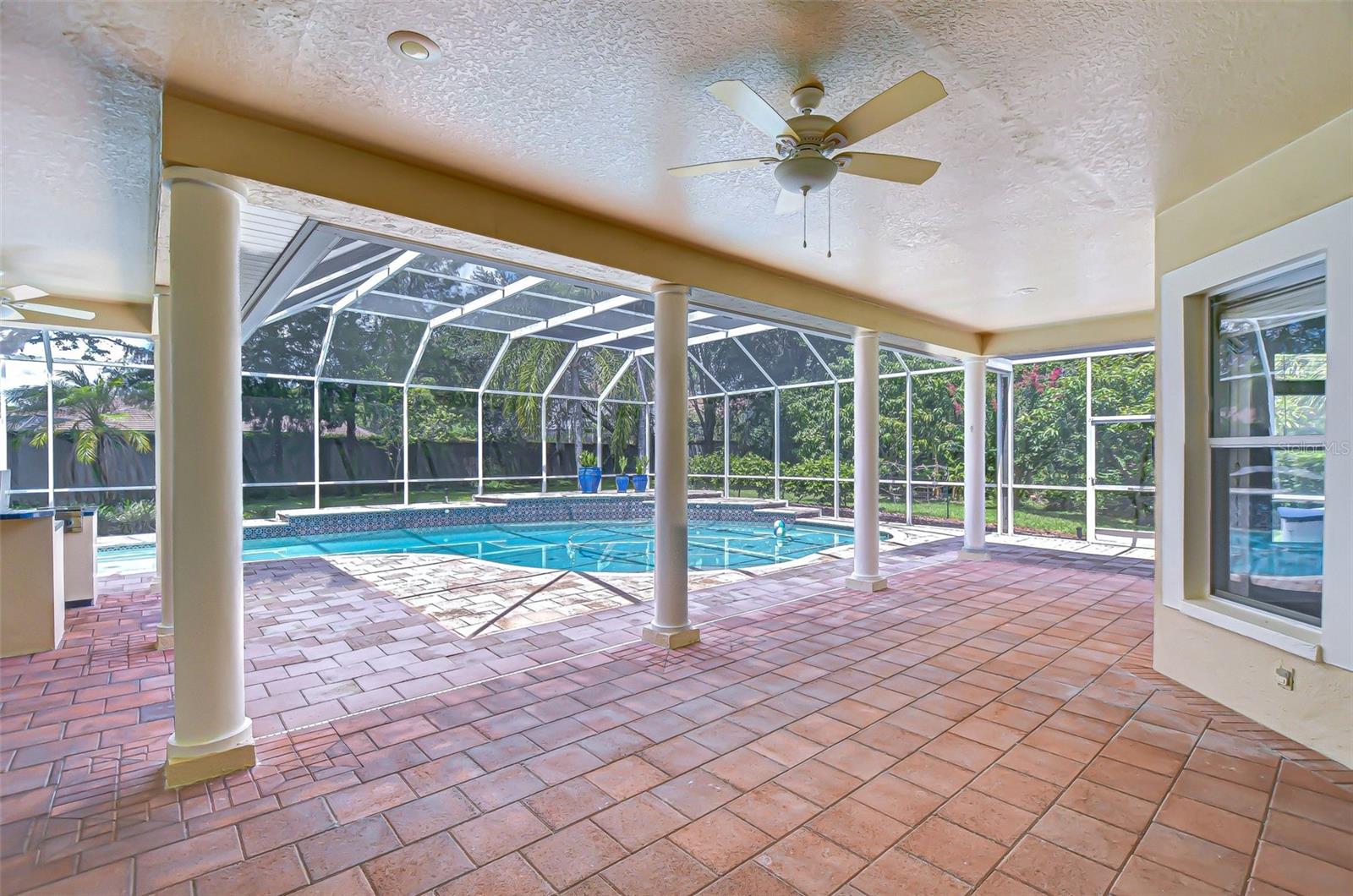 Listing photo id 67 for 6407 Renwick Circle