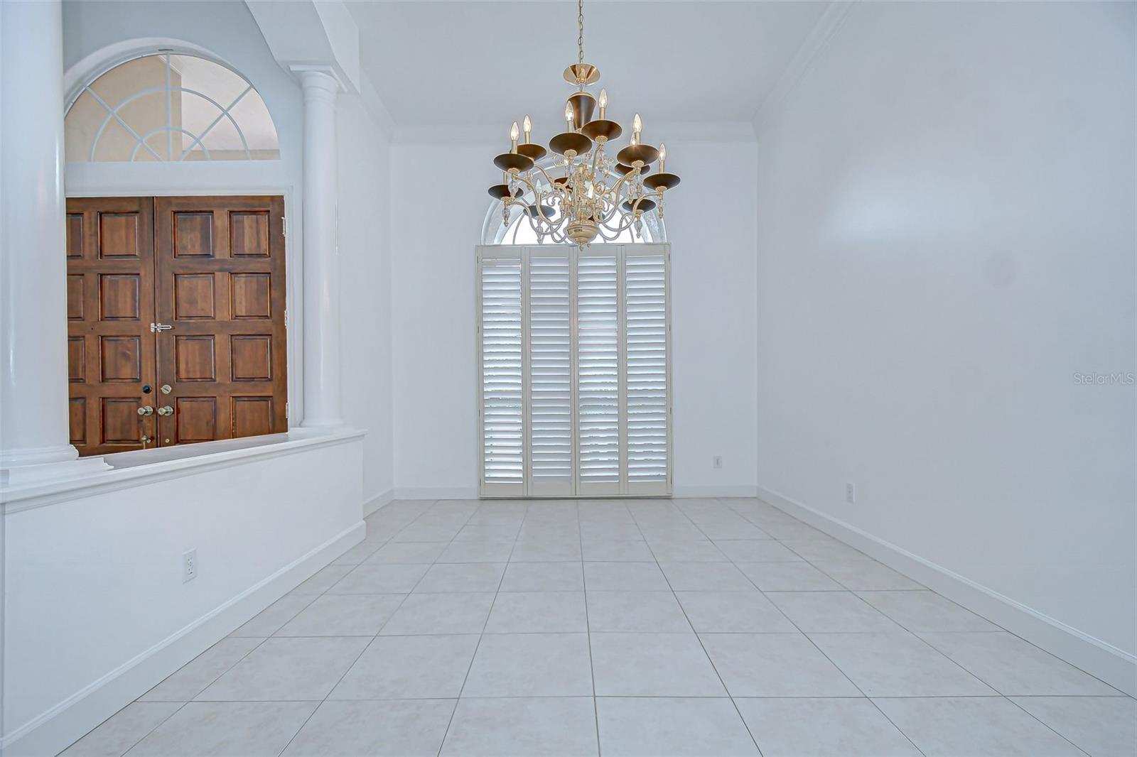 Listing photo id 5 for 6407 Renwick Circle