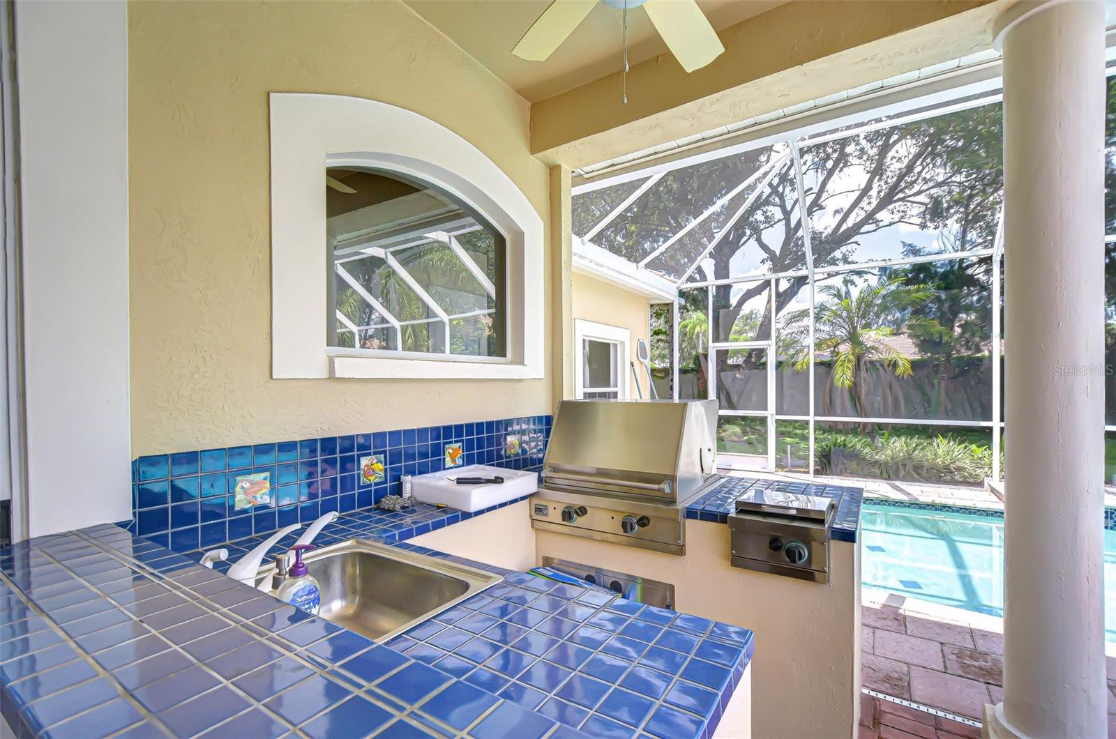 Listing photo id 68 for 6407 Renwick Circle
