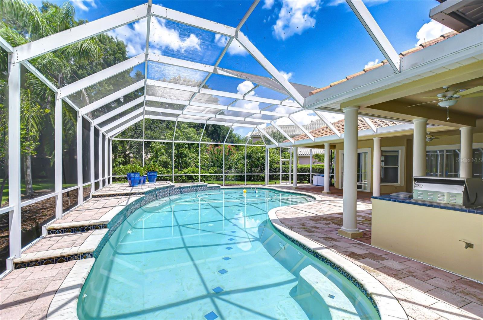 Listing photo id 72 for 6407 Renwick Circle