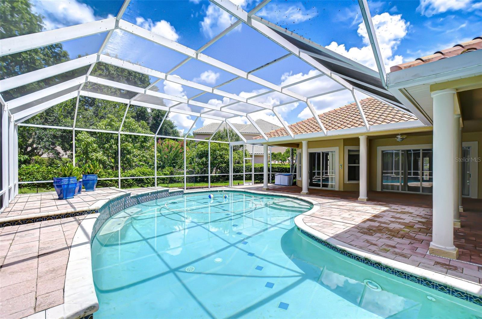 Listing photo id 73 for 6407 Renwick Circle