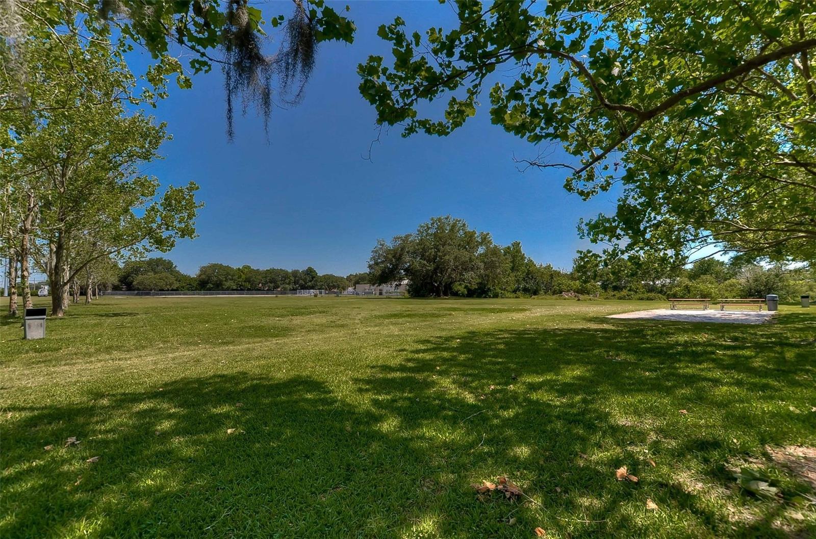Listing photo id 83 for 6407 Renwick Circle