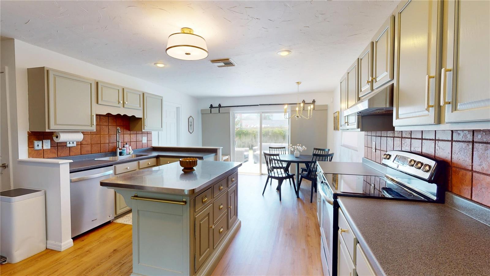 Image 10 of 54 For 7382 120th Avenue