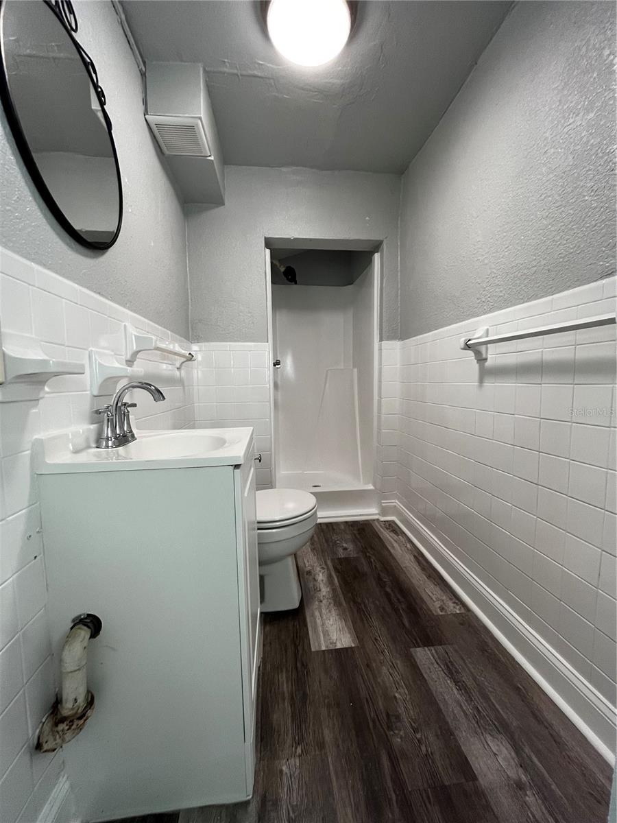 Image 14 of 17 For 908 Beverly Avenue E