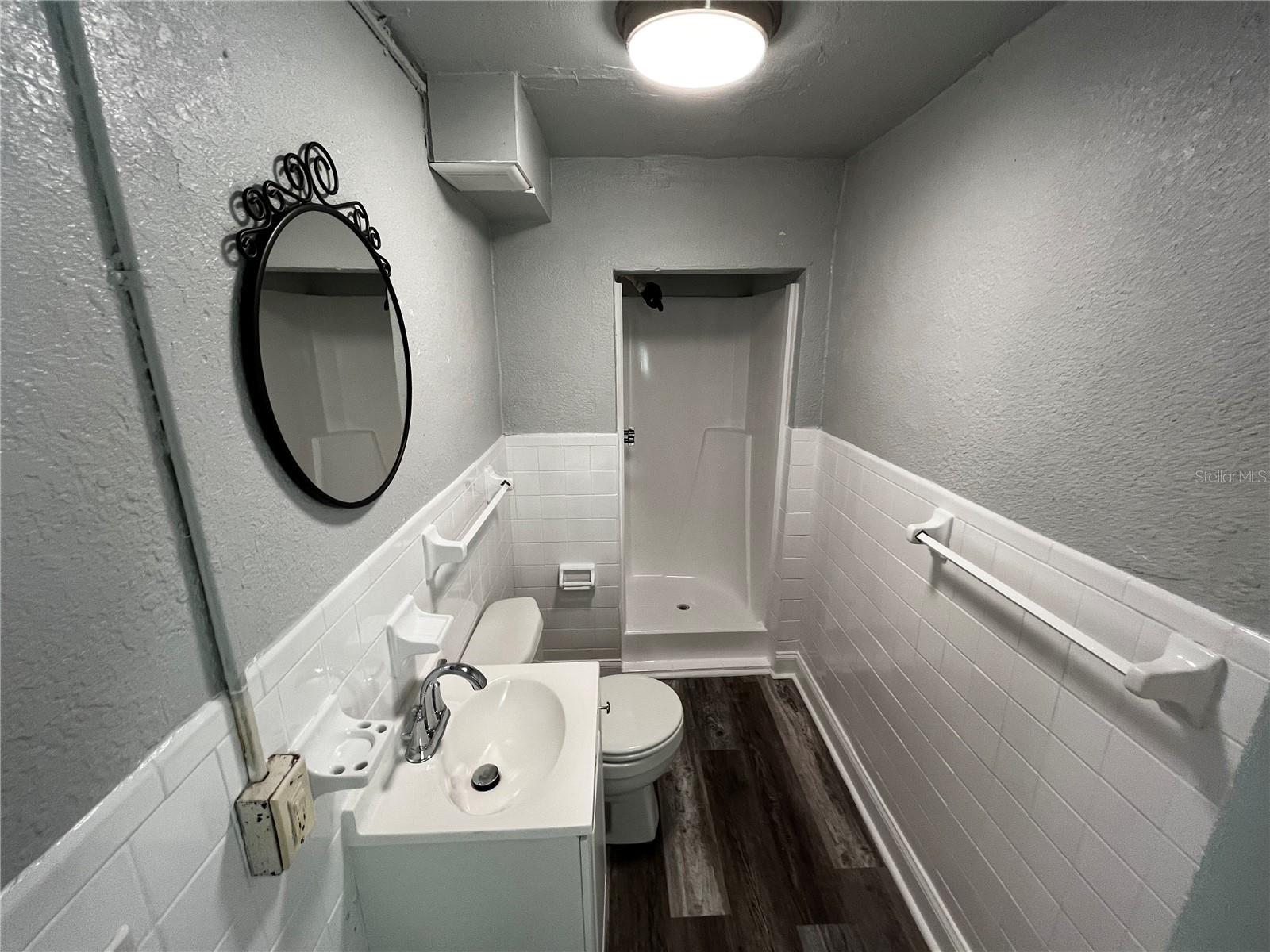 Image 15 of 17 For 908 Beverly Avenue E