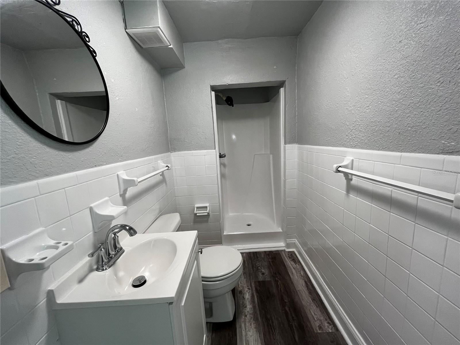 Image 16 of 17 For 908 Beverly Avenue E