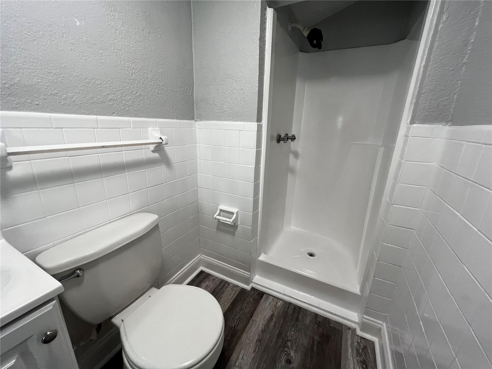Image 17 of 17 For 908 Beverly Avenue E