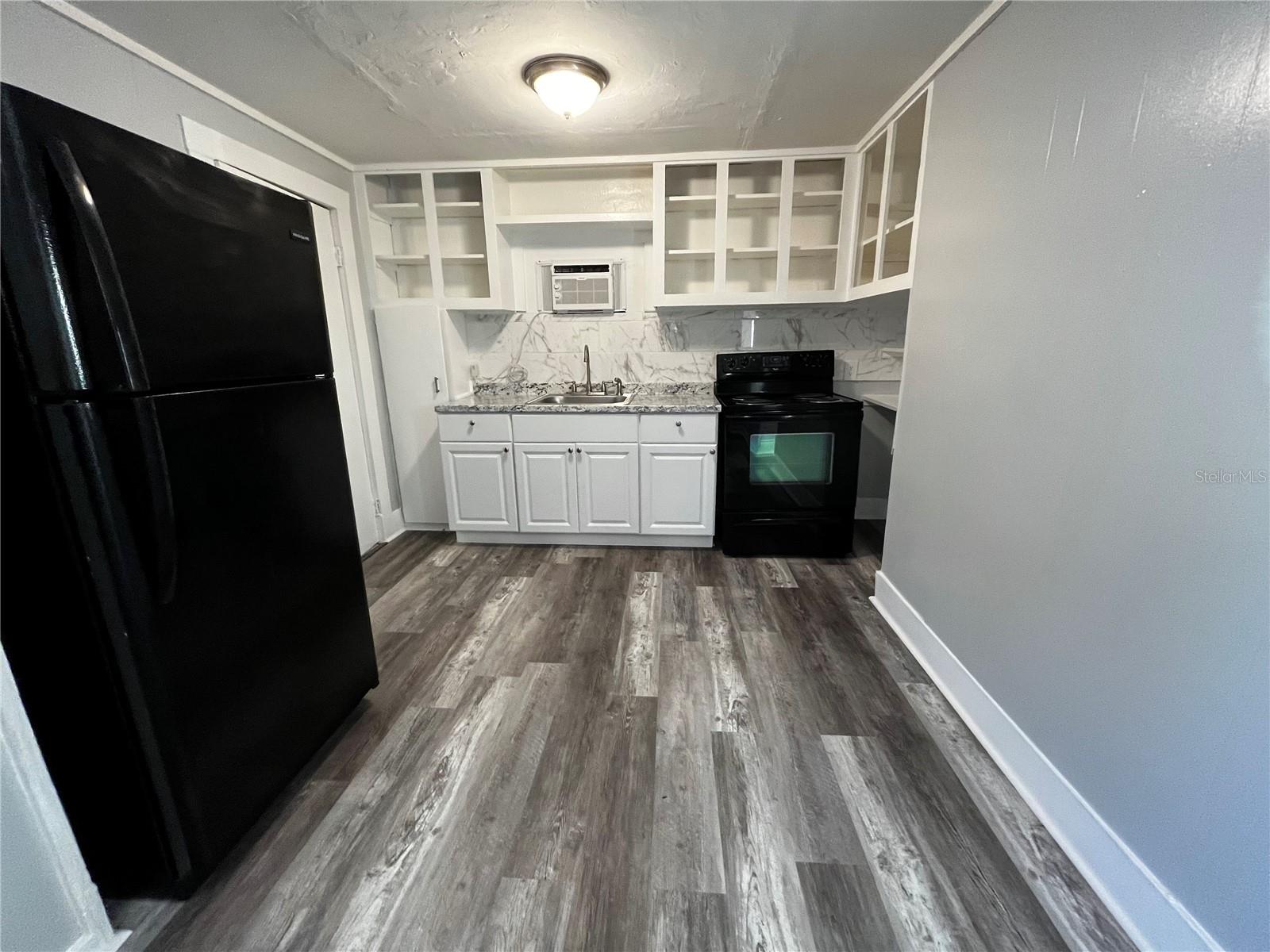 Image 2 of 17 For 908 Beverly Avenue E