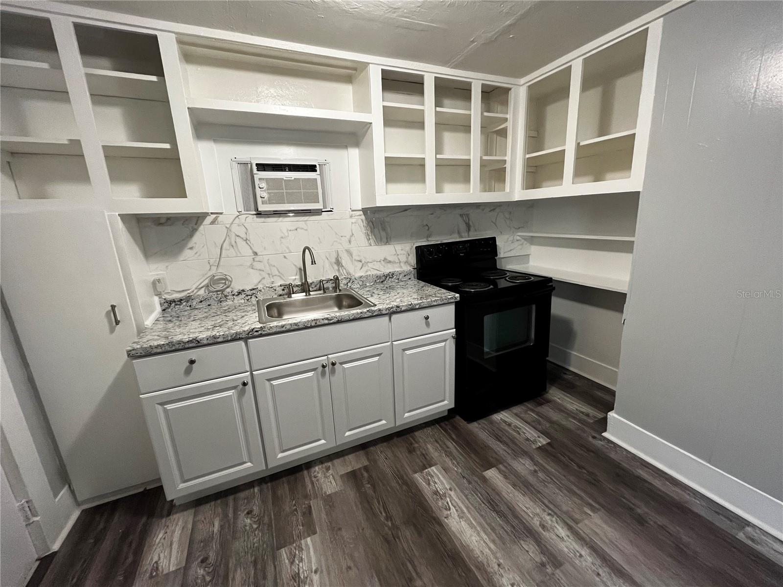 Image 3 of 17 For 908 Beverly Avenue E