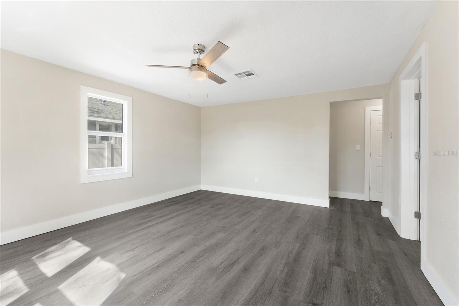 Image 11 of 27 For 3457 50th Avenue N