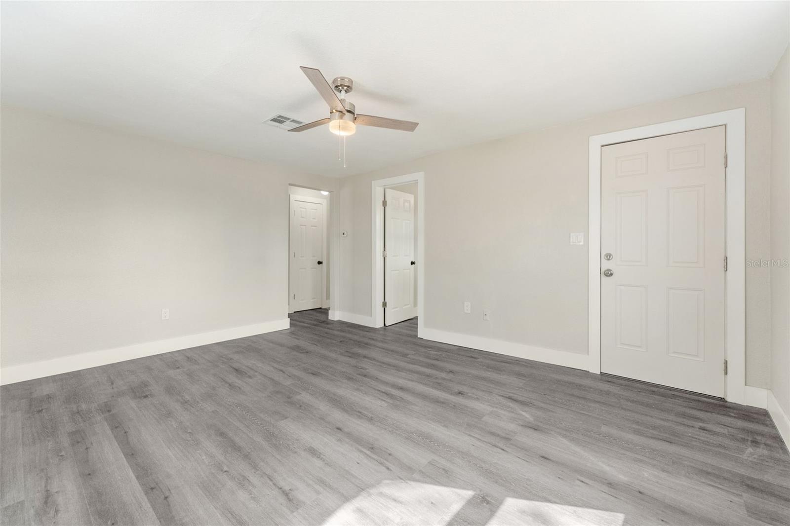 Image 7 of 27 For 3457 50th Avenue N