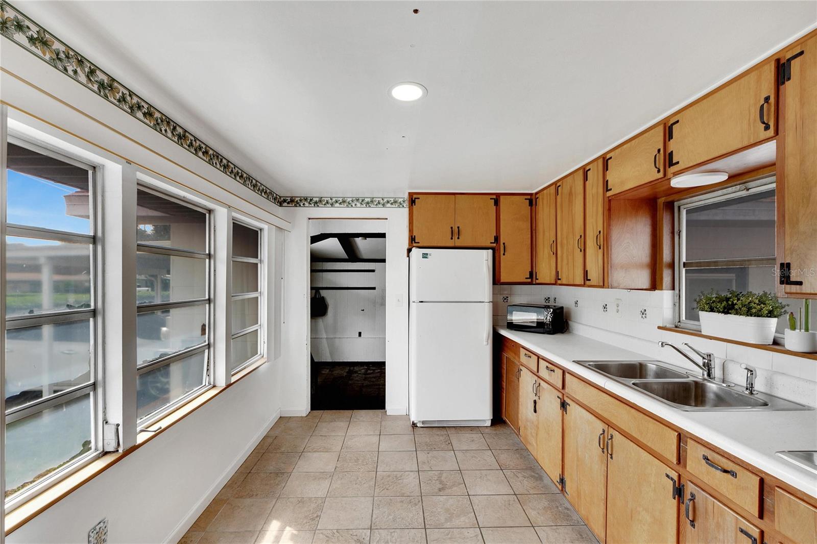 Image 15 of 53 For 11718 N Ola Ave