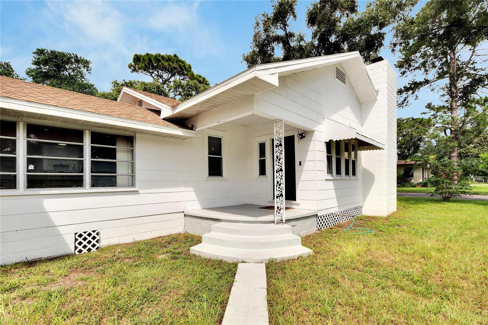 Image 3 of 53 For 11718 N Ola Ave