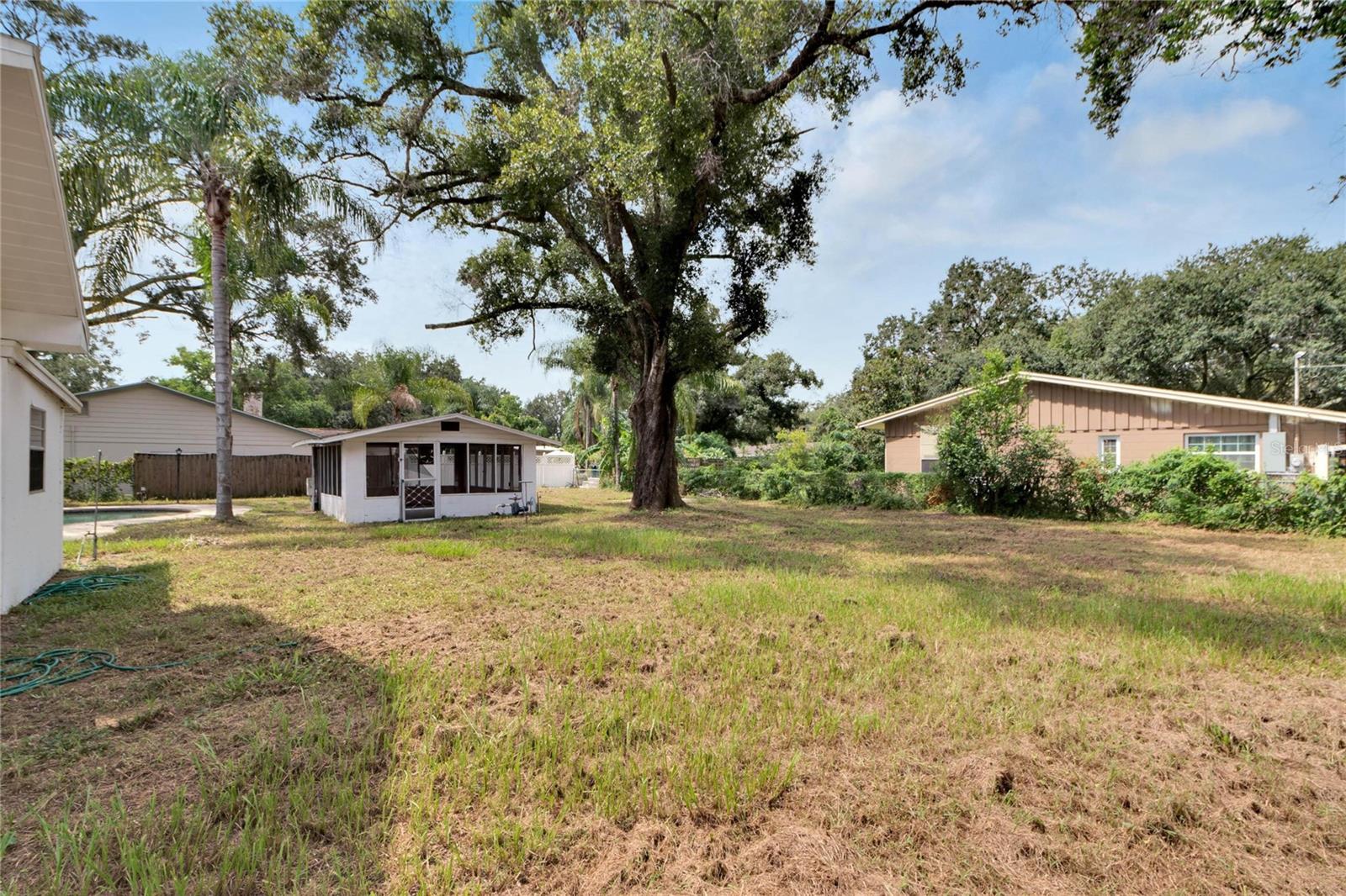 Image 42 of 53 For 11718 N Ola Ave