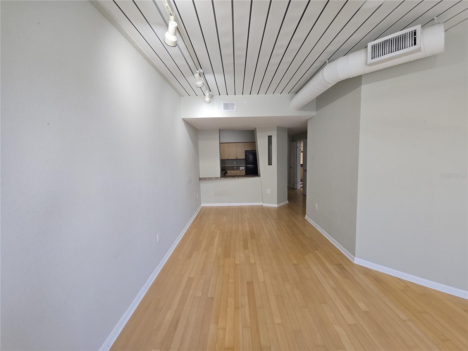 Image 11 of 16 For 2331 Horatio Avenue 612