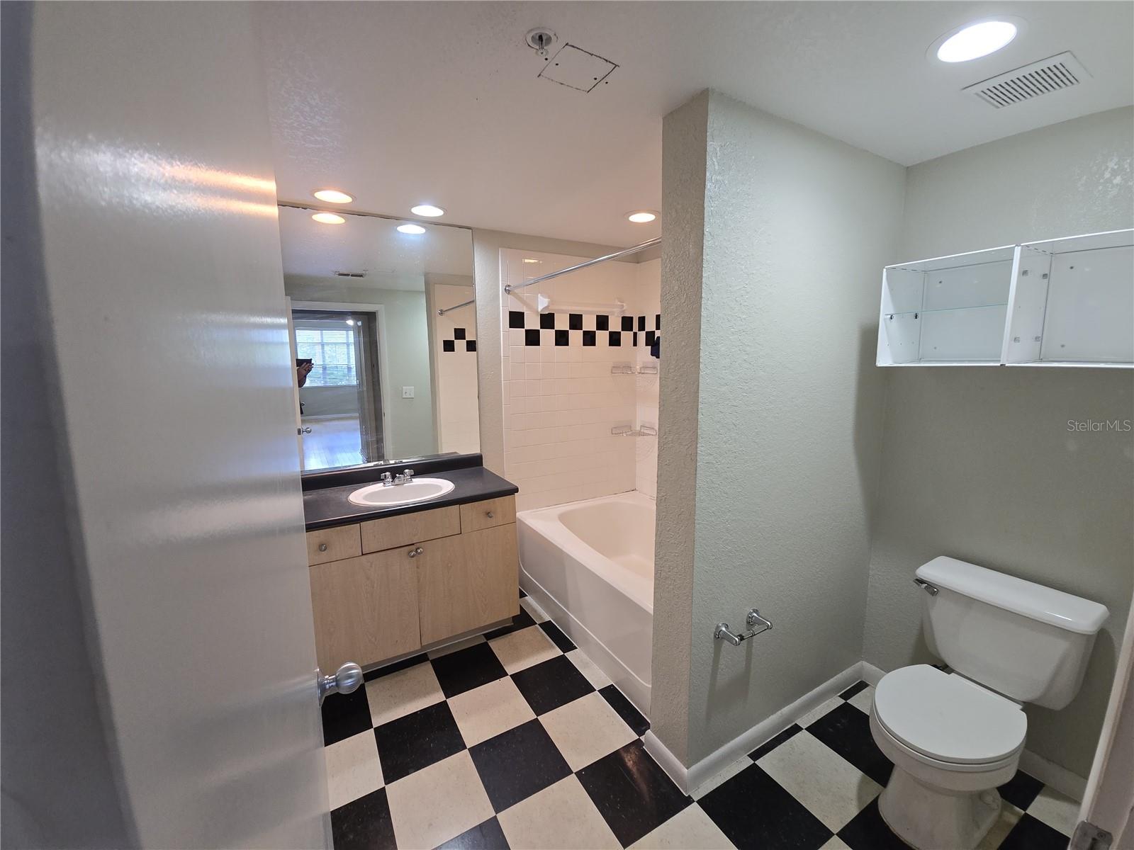 Image 7 of 16 For 2331 Horatio Avenue 612