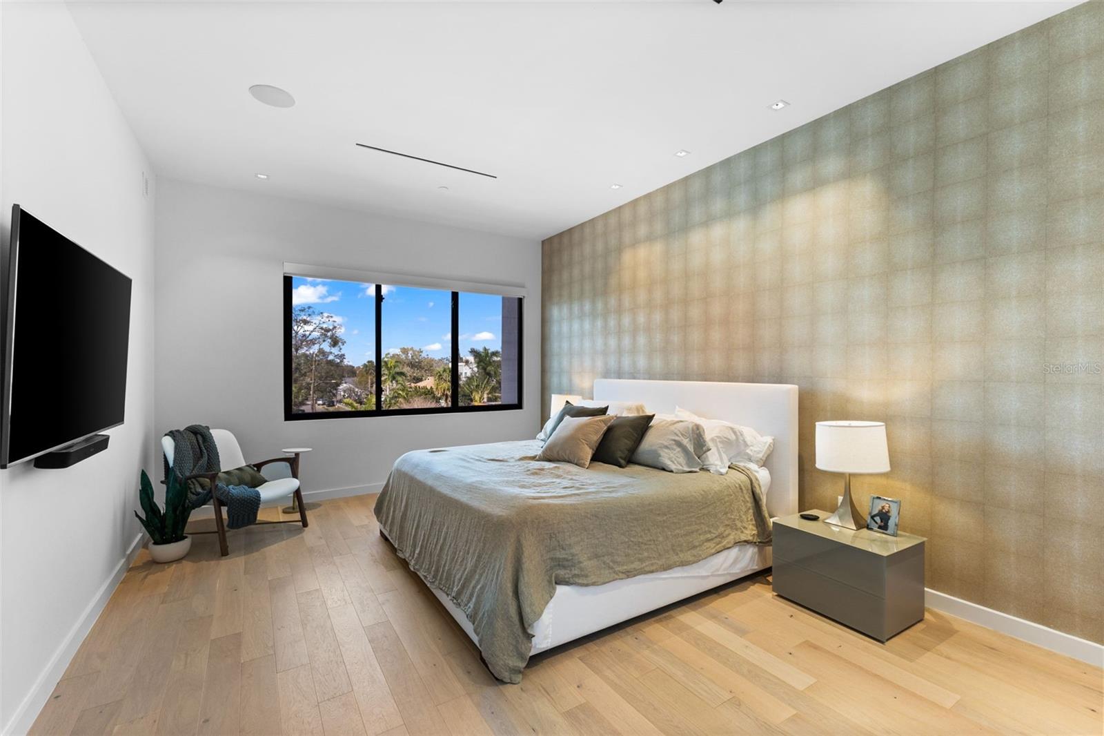 Image 33 of 93 For 45 27th Street S 1