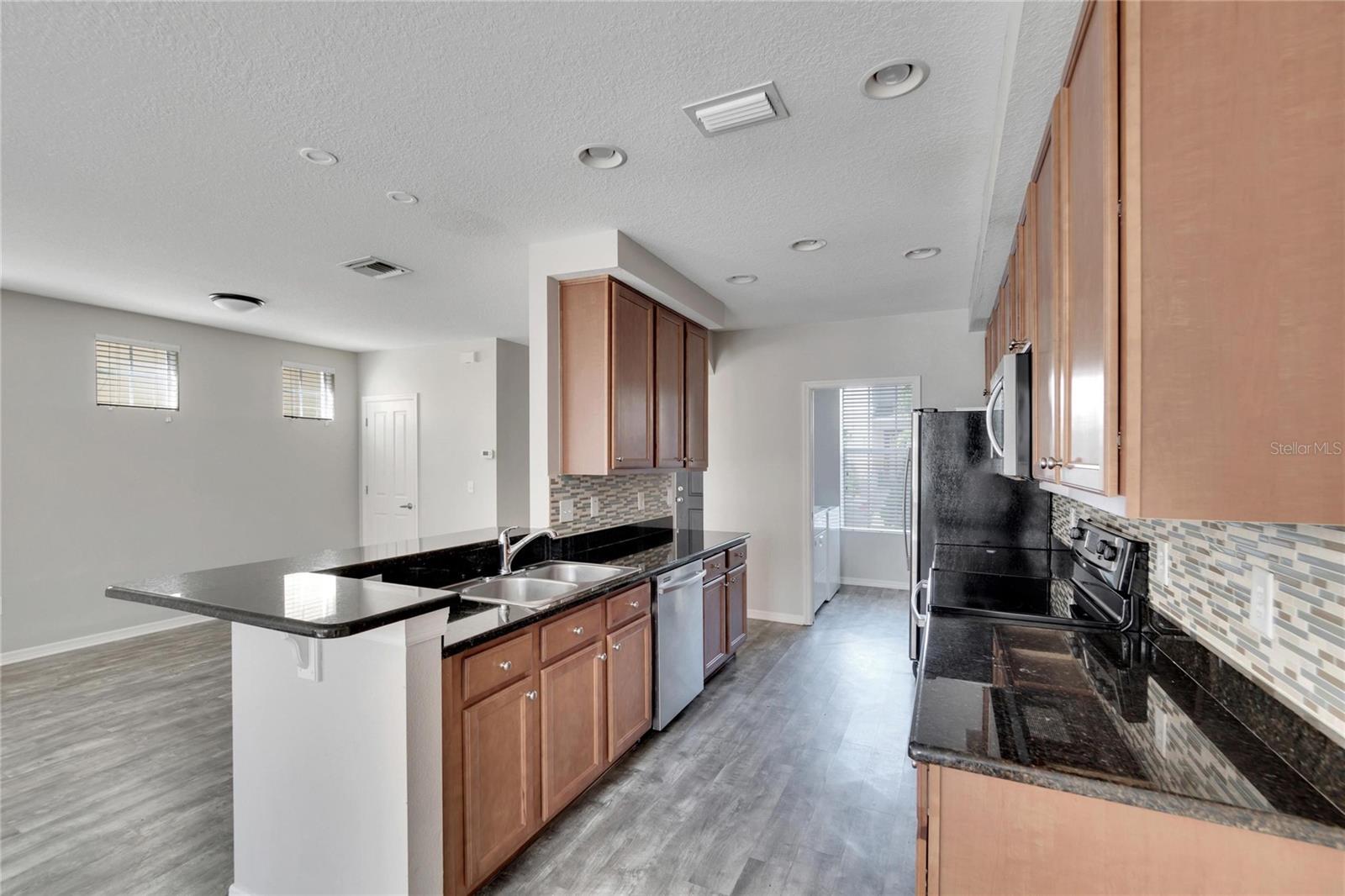 Image 20 of 64 For 7322 Trask Street