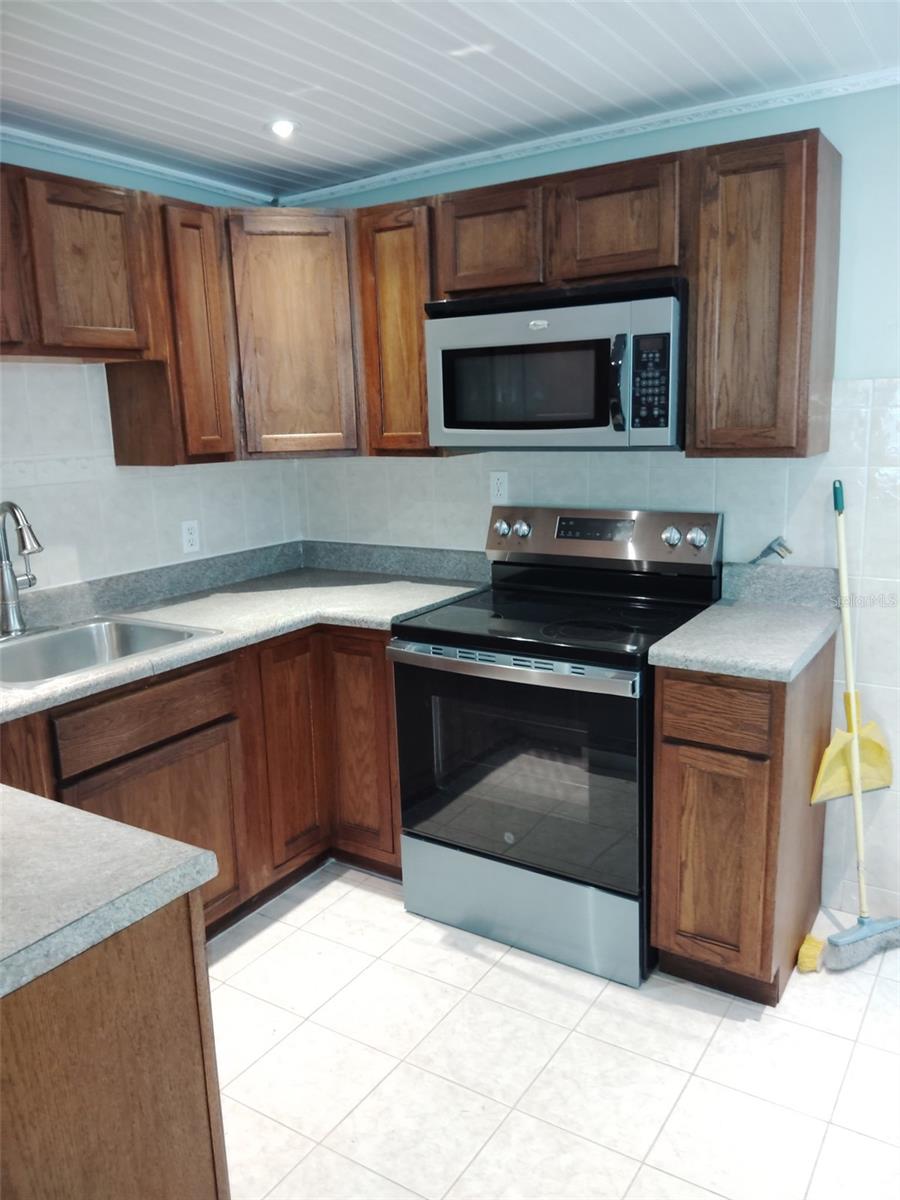 Image 4 of 12 For 1145 54th Avenue N