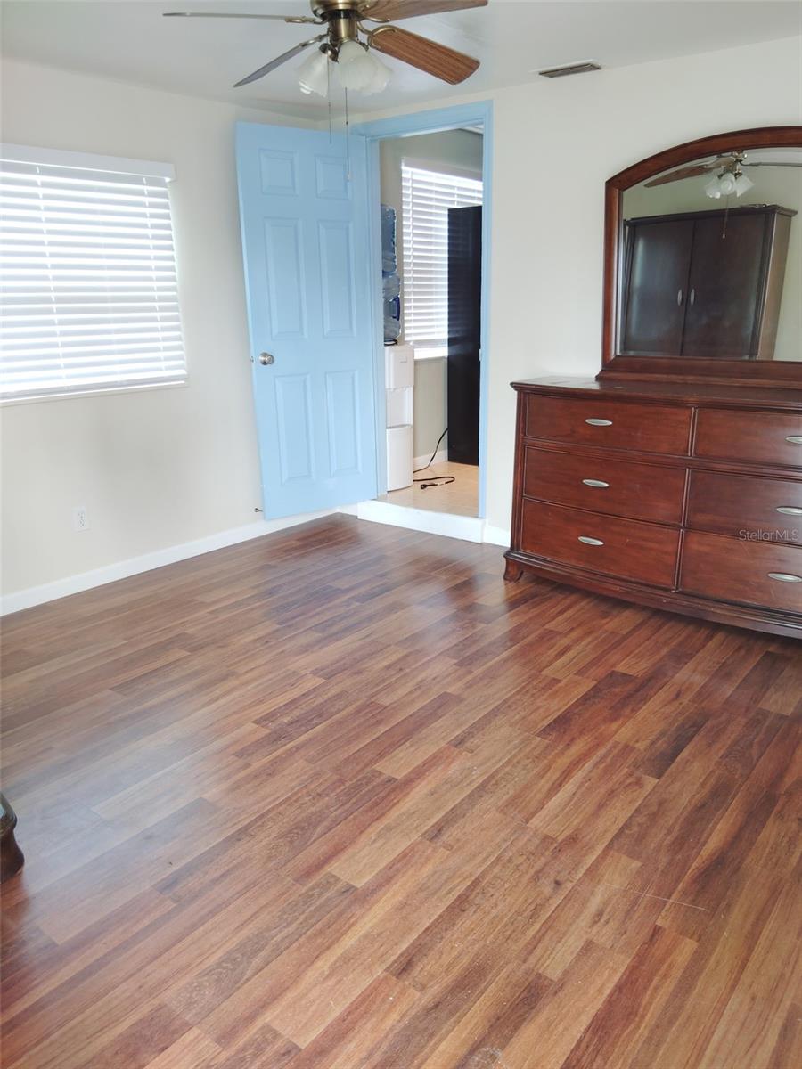 Image 7 of 12 For 1145 54th Avenue N