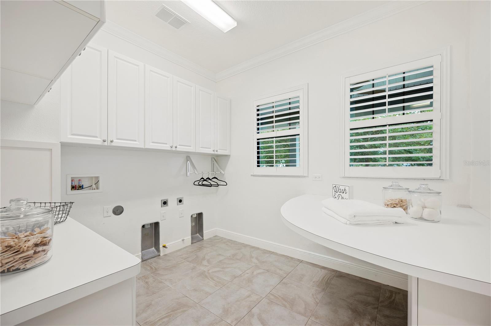 Image 38 of 100 For 3609 Lonzalo Way