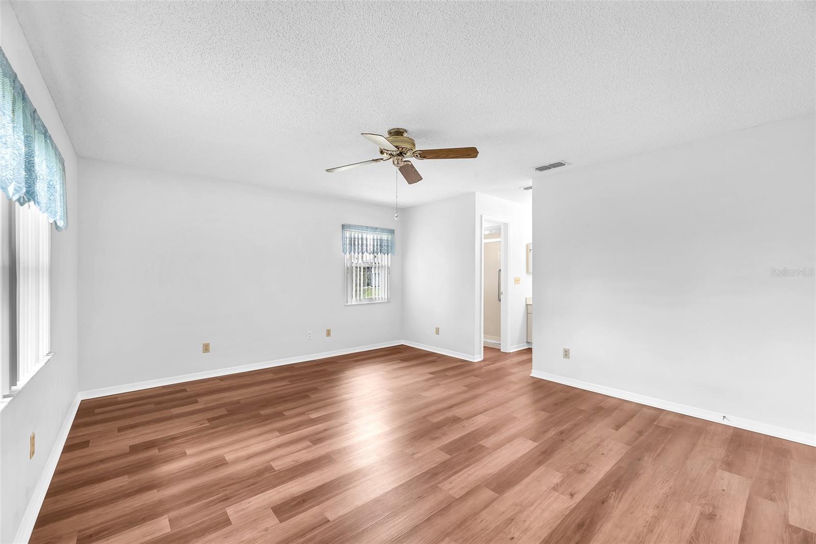 Image 10 of 39 For 904 Sun Key Court