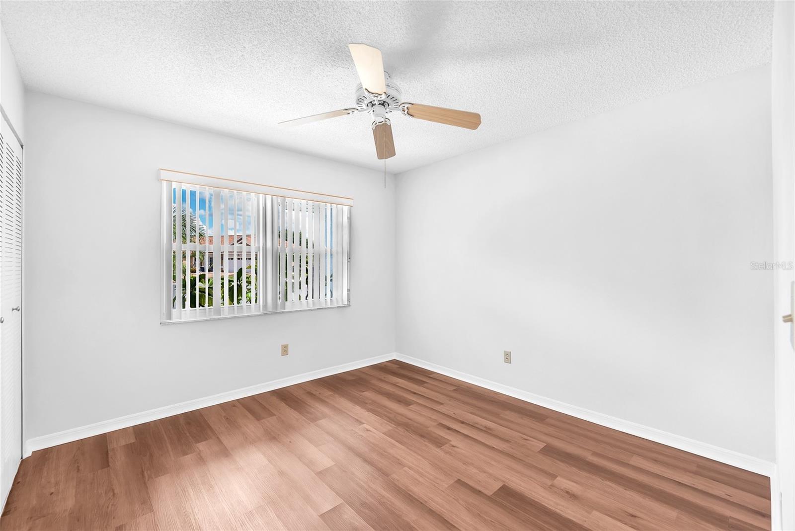Image 13 of 39 For 904 Sun Key Court