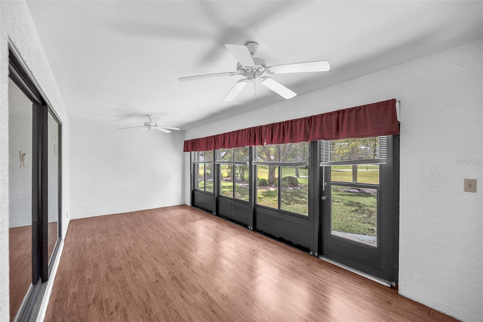 Image 15 of 39 For 904 Sun Key Court
