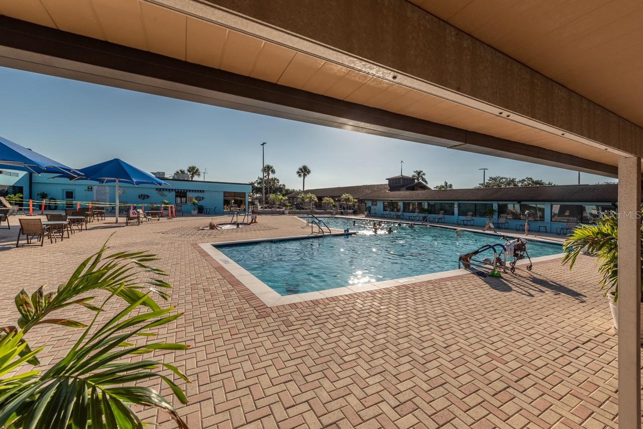 Image 26 of 39 For 904 Sun Key Court