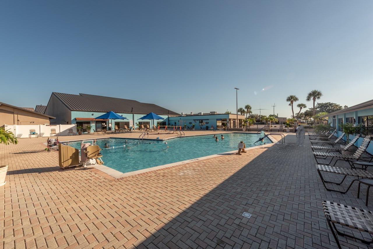 Image 27 of 39 For 904 Sun Key Court