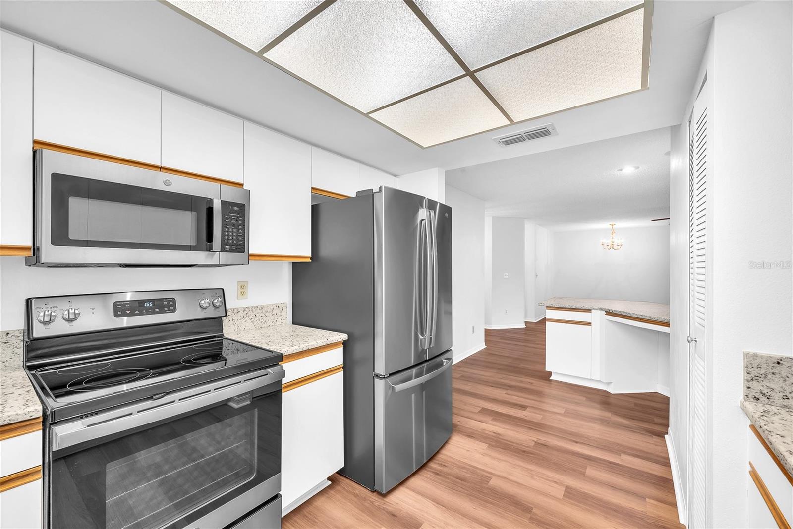 Image 6 of 39 For 904 Sun Key Court