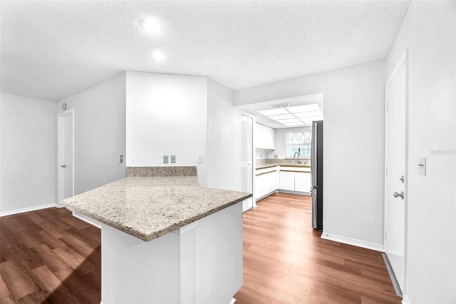 Image 8 of 39 For 904 Sun Key Court