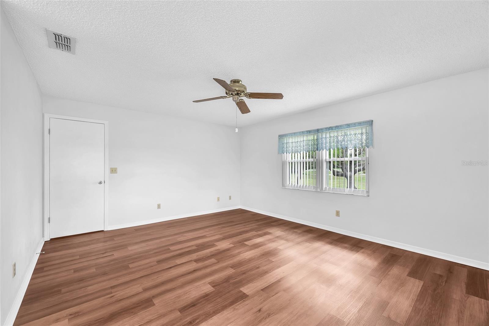Image 9 of 39 For 904 Sun Key Court