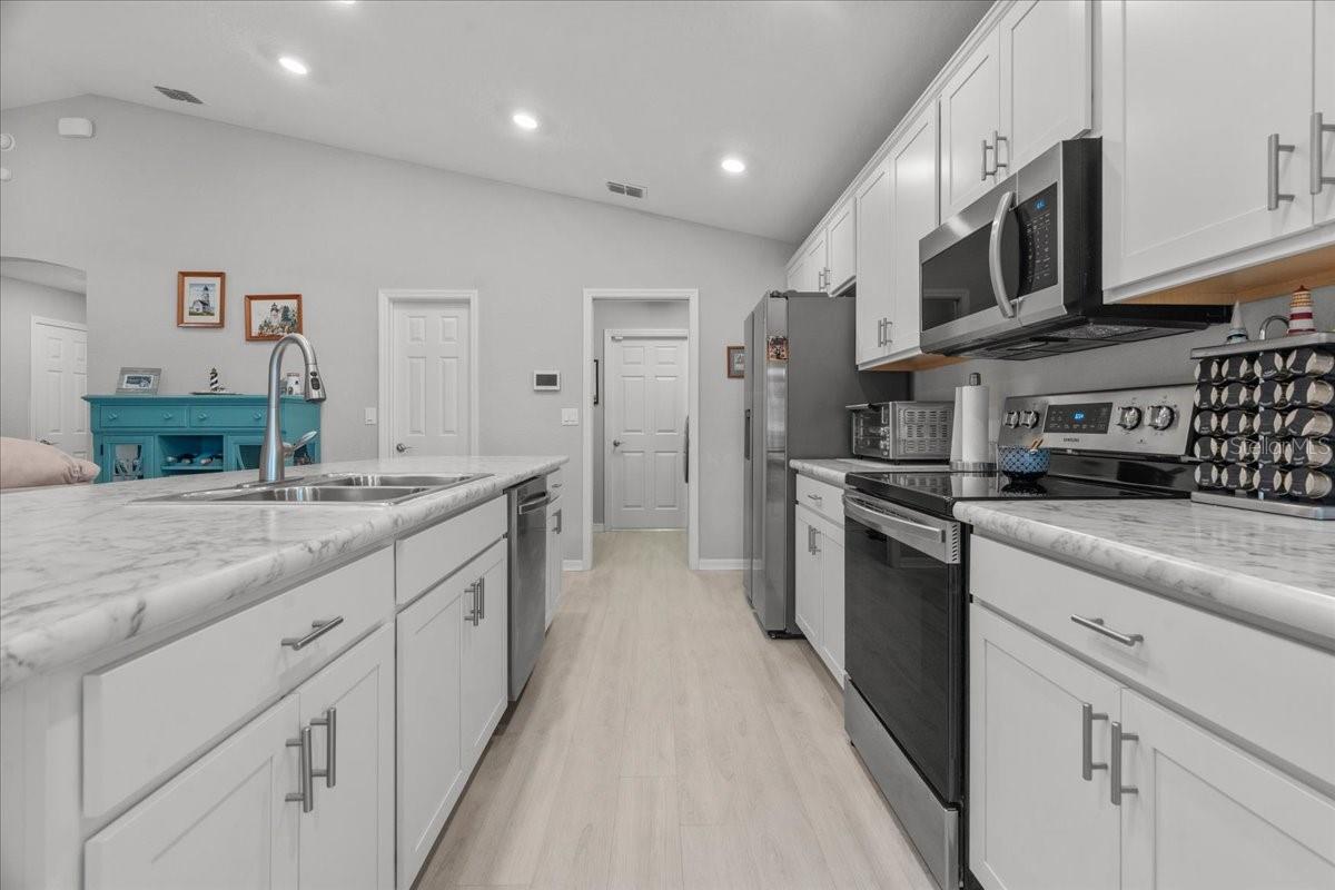 Image 13 of 31 For 913 Inverness Way