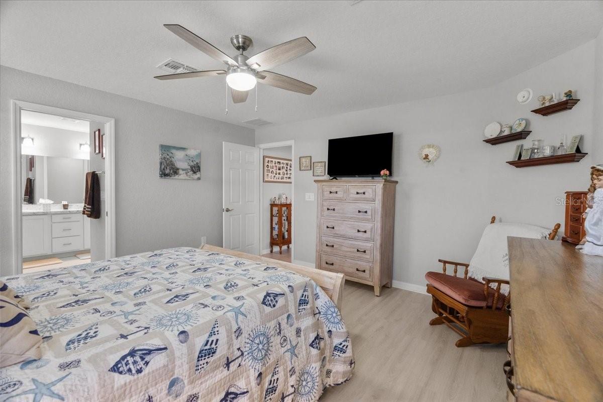 Image 21 of 31 For 913 Inverness Way