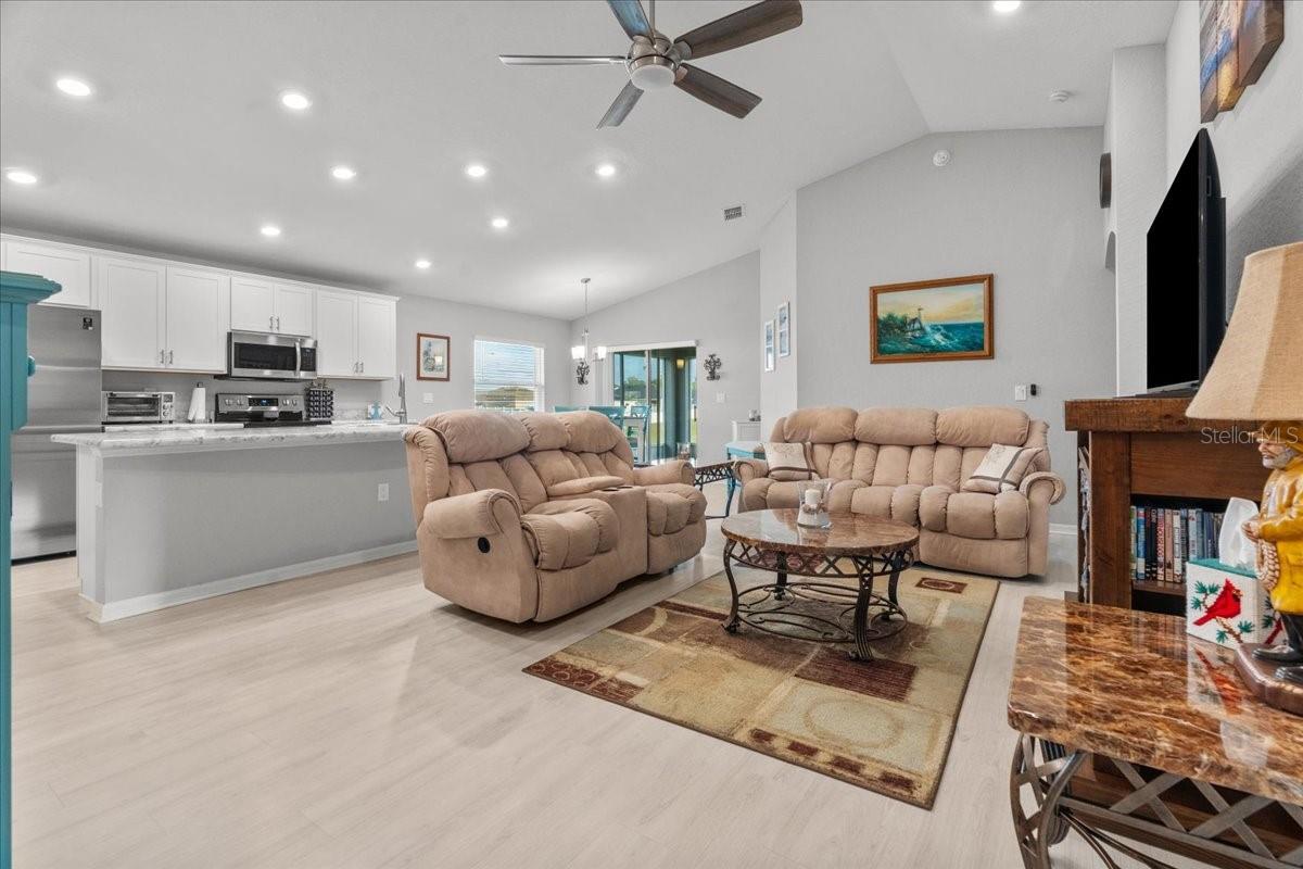 Image 4 of 31 For 913 Inverness Way