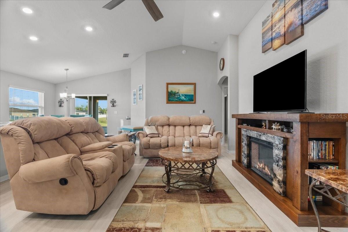 Image 5 of 31 For 913 Inverness Way