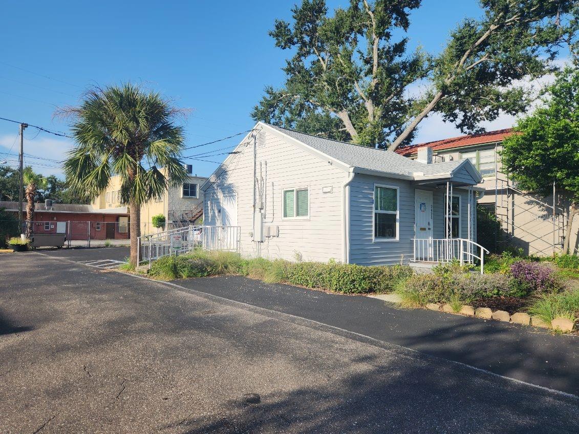 Listing photo id 0 for 2420 1st Avenue N