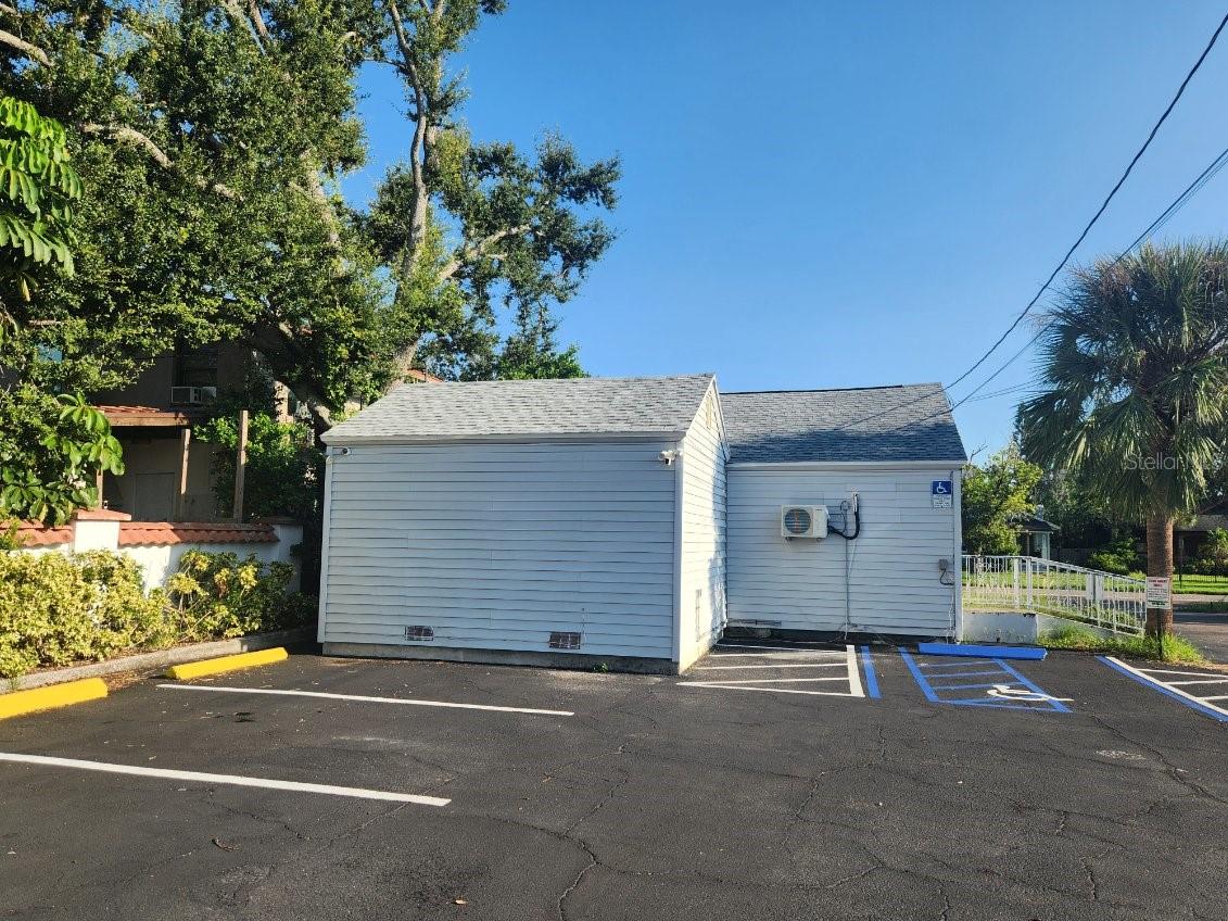 Listing photo id 2 for 2420 1st Avenue N