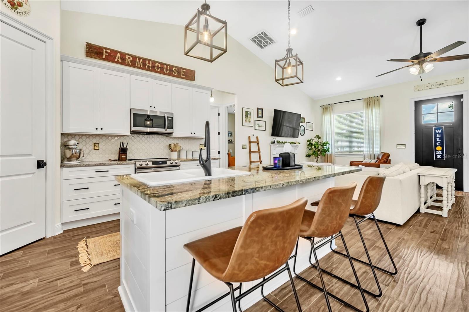 Listing photo id 7 for 4486 Miley Road