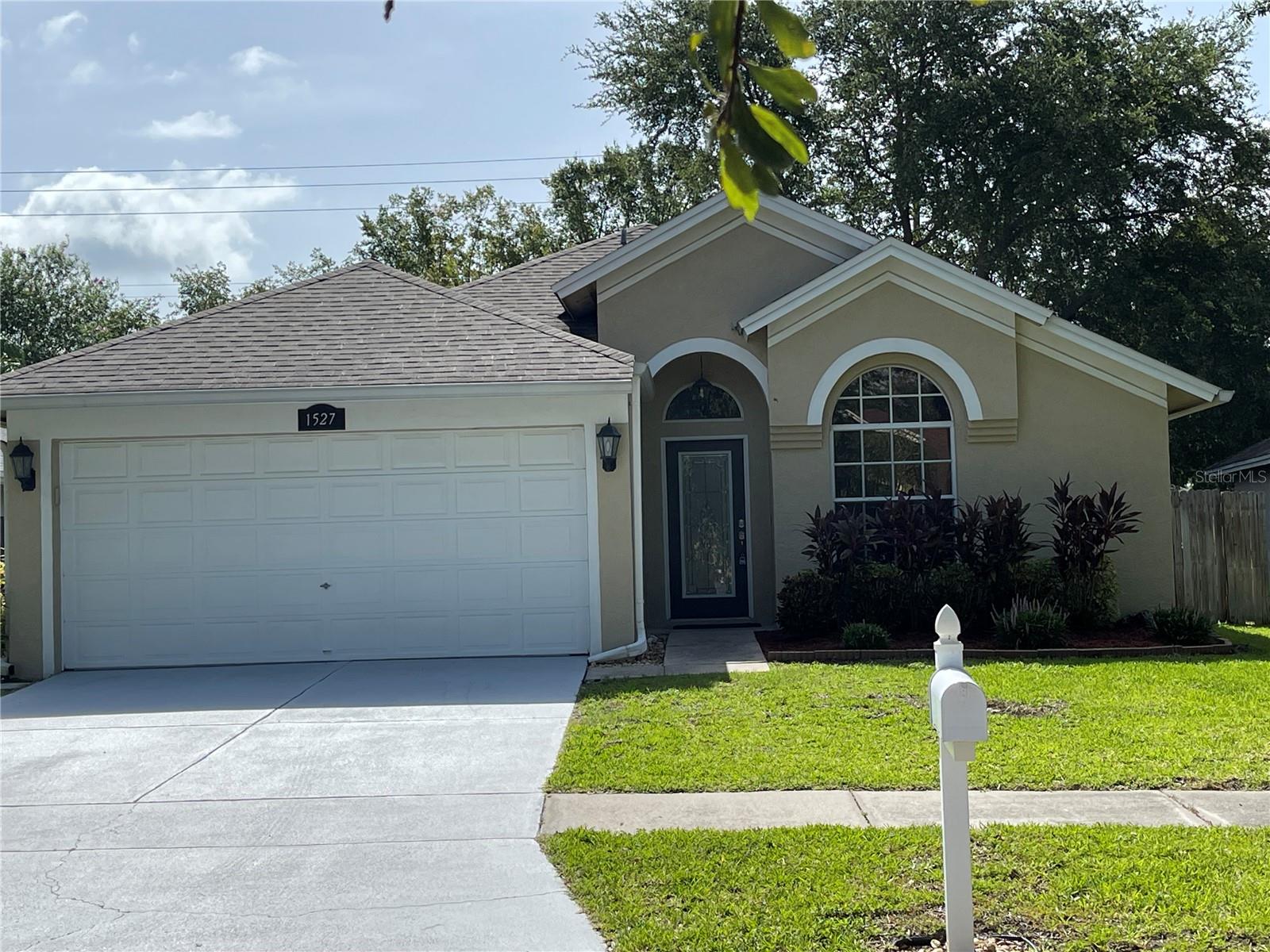 Image 2 of 20 For 1527 Scotch Pine Drive