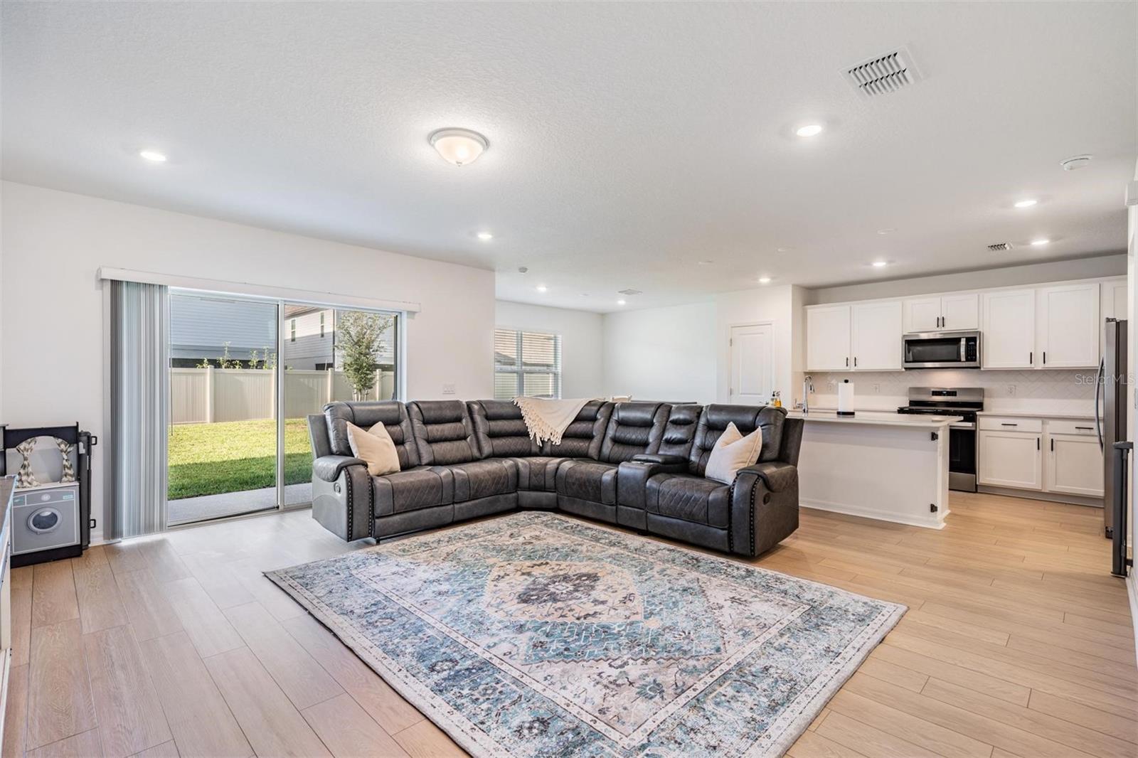Listing photo id 10 for 3549 Ivy Springs Lane
